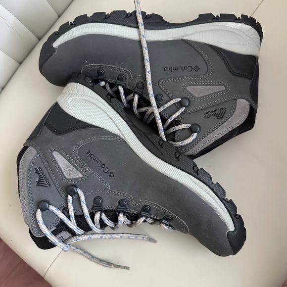 Columbia Women's Hiking Boots 9 - Picture 6 of 10
